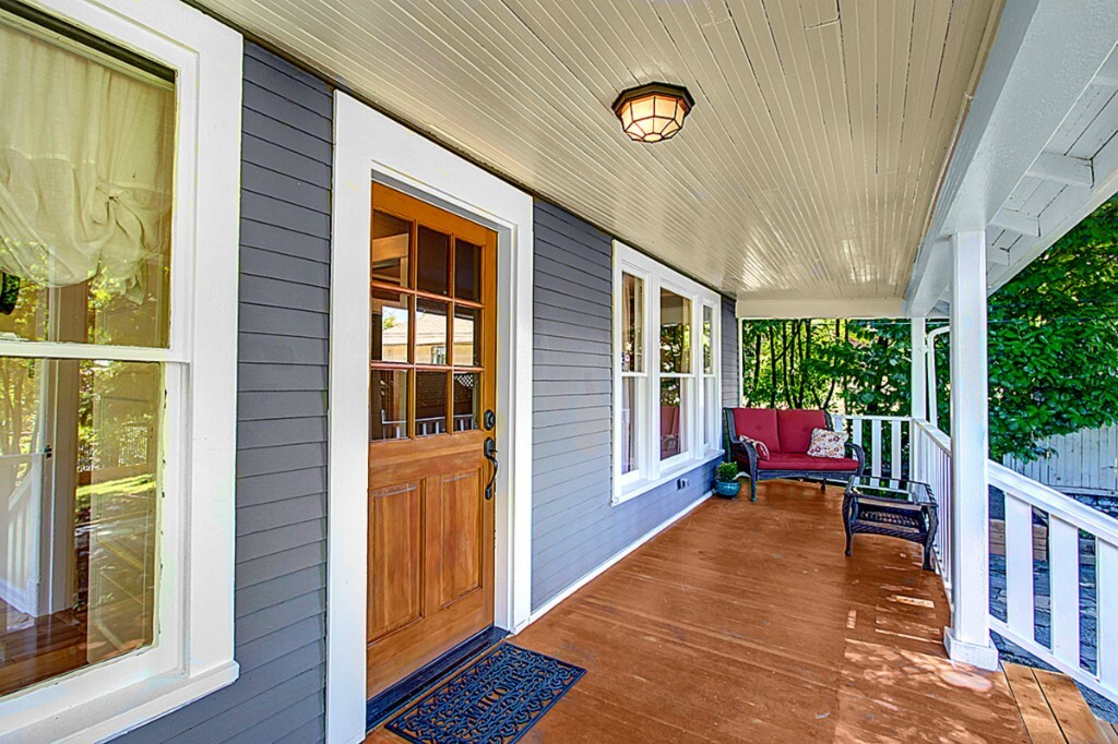 Property Photo: 2732 NE 54th St WA 98105