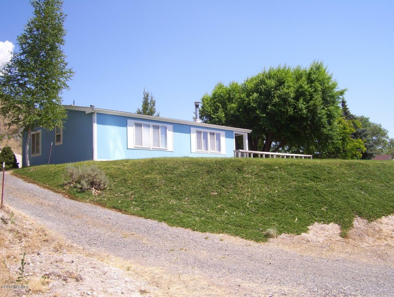 Property Photo:  394 Sole Rd  WA 98942 