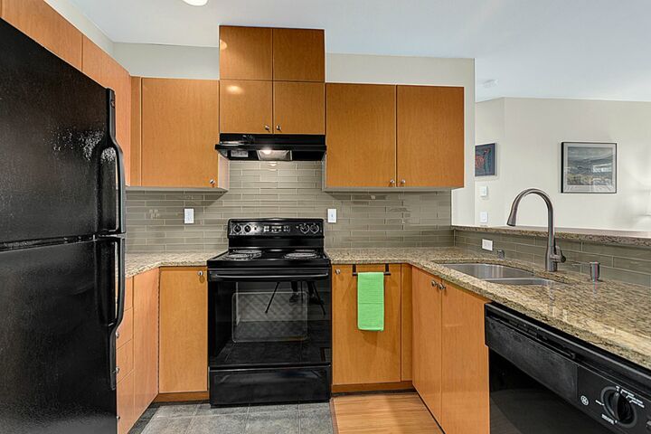 Property Photo: 18 Dravus St 304 WA 98109