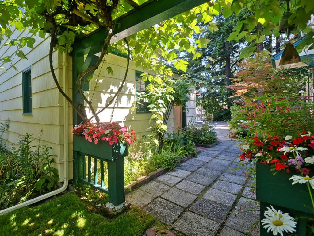 Property Photo:  17509 Fremont Ave N  WA 98133 