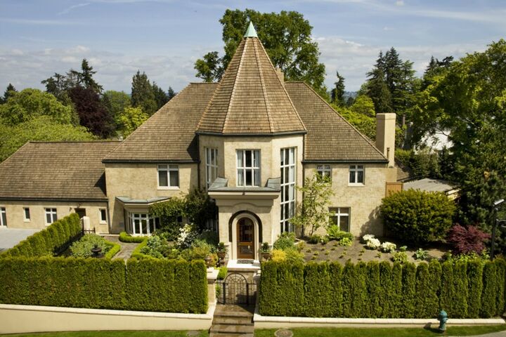 Property Photo:  1900 Shenandoah Dr E  WA 98112 