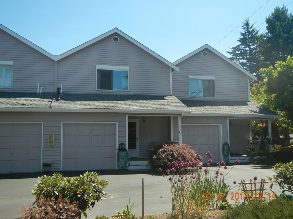 Property Photo: 8017 212th Street SW 4 WA 98026