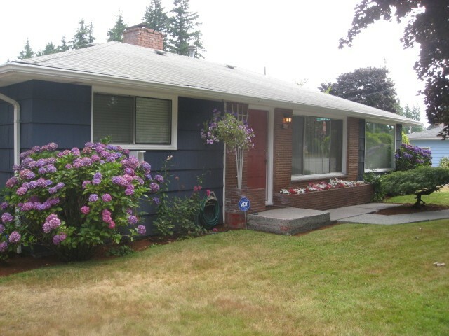 Property Photo:  607 Madison St  WA 98203 