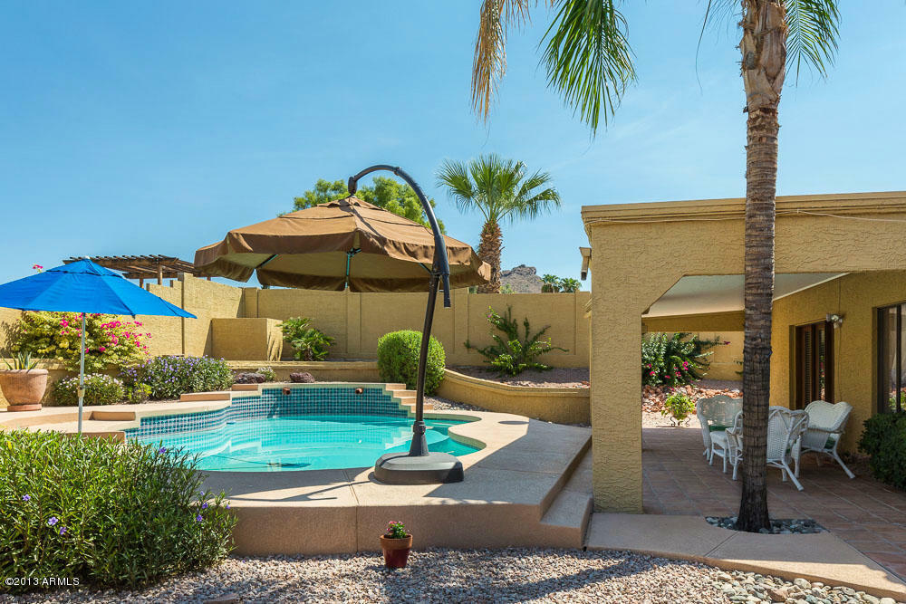 Property Photo:  814 E Brook Hollow Drive  AZ 85022 