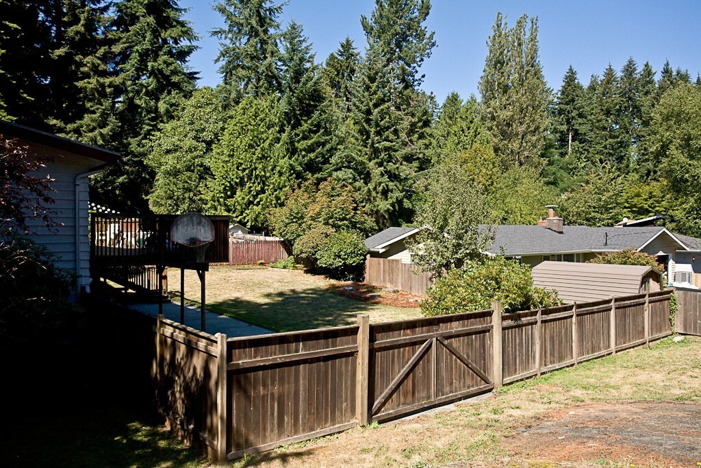 Property Photo:  1522 N 150th St  WA 98133 