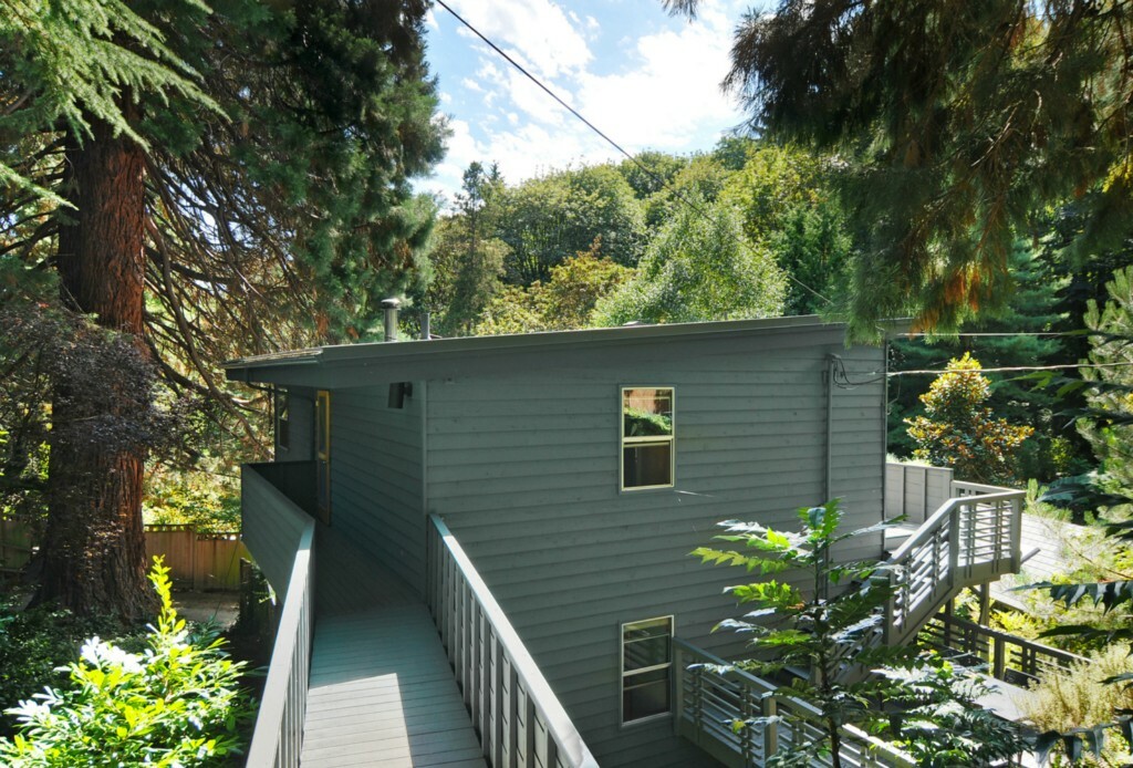 Property Photo: 1116 Newport Wy WA 98122