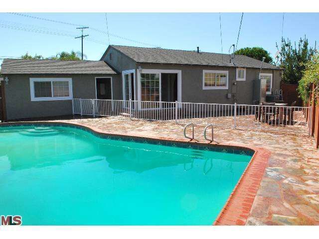 Property Photo:  14215 Parthenia St  CA 91402 