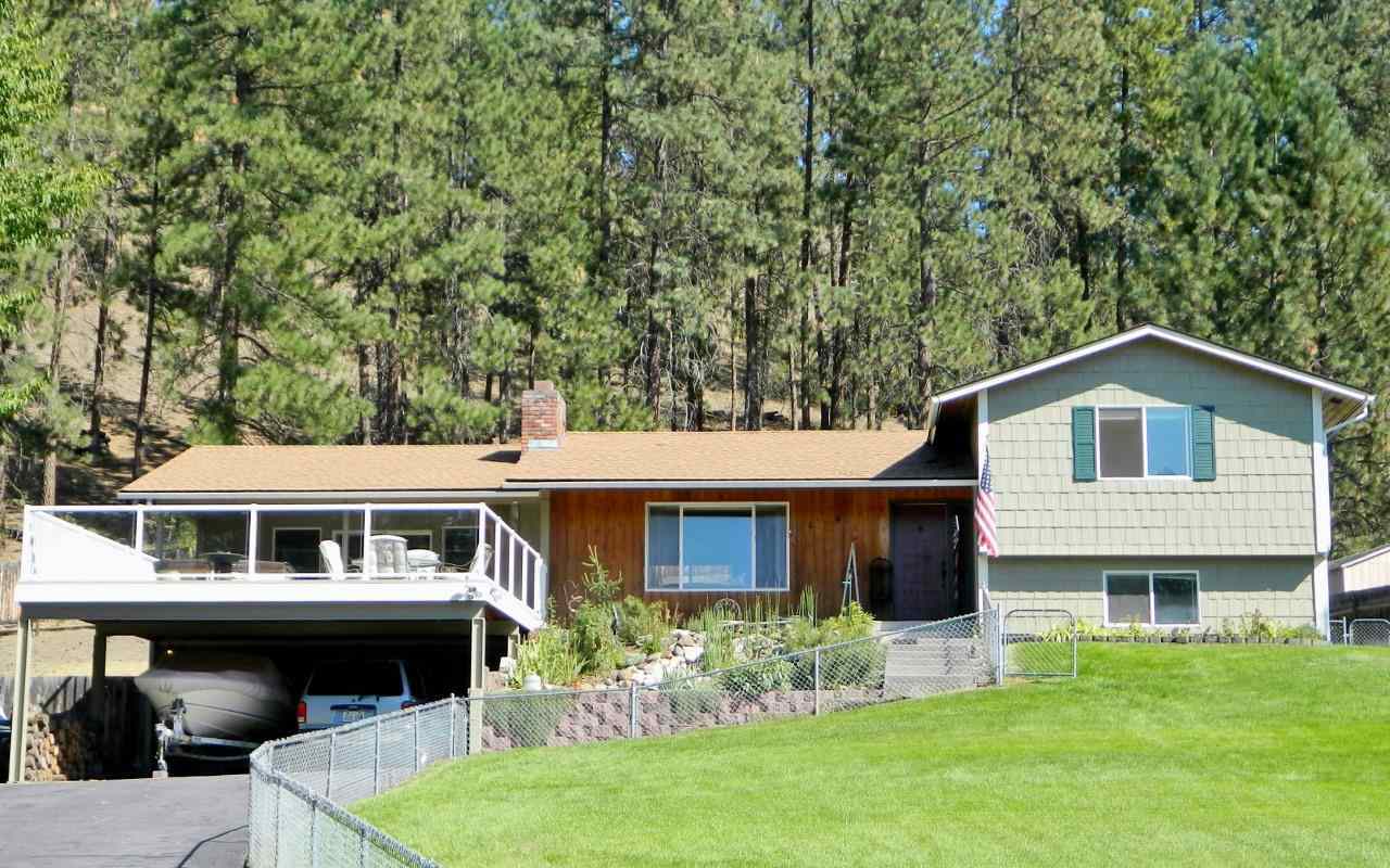 Property Photo: 13420 W Shore Dr WA 99026