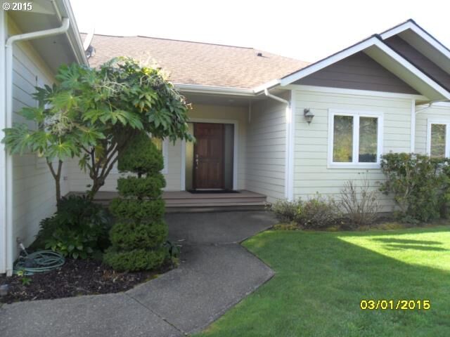 Property Photo:  93621 Links Ln  OR 97420 