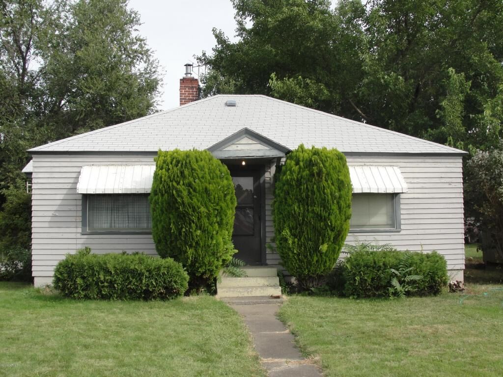 Property Photo: 1303 Landon Ave WA 98902
