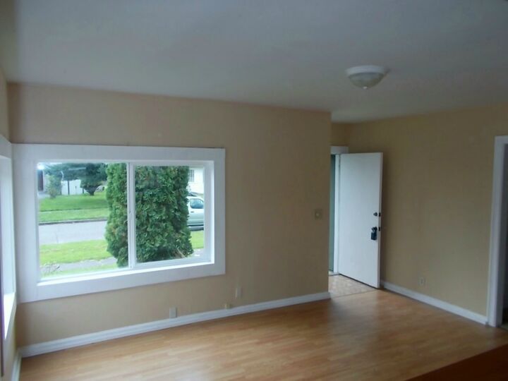 Property Photo: 1202 S 6th Avenue WA 98626