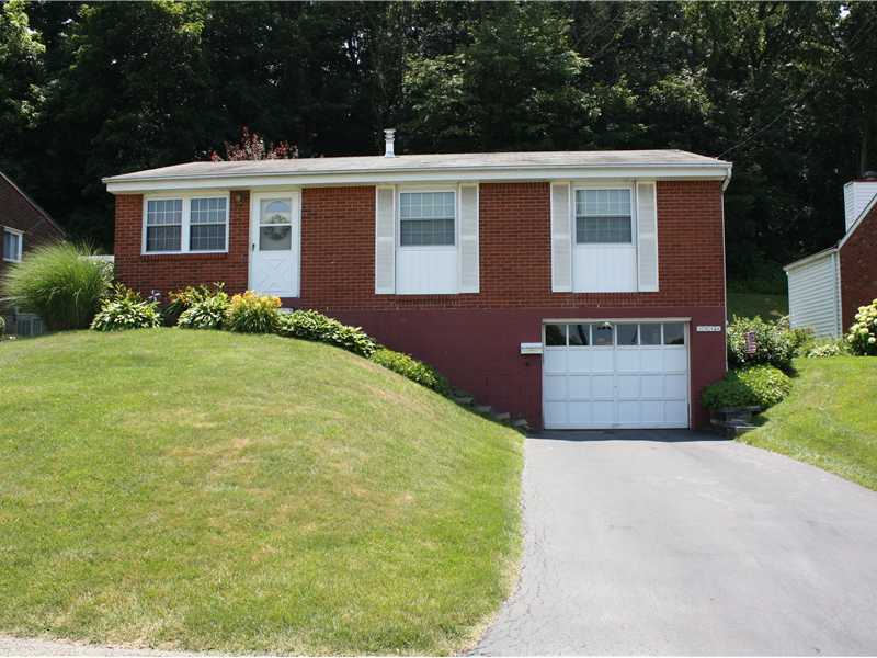 Property Photo:  1614 Loretta Drive  PA 15235 