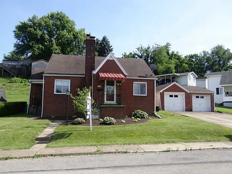 Property Photo:  1124 Lawton  PA 15063 