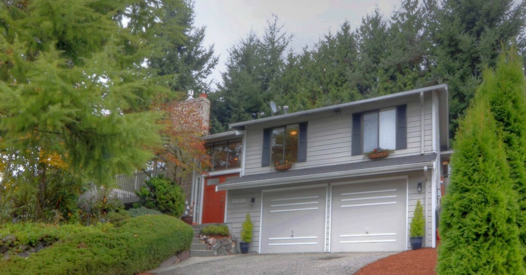 Property Photo:  10608 NE 58th St  WA 98033 