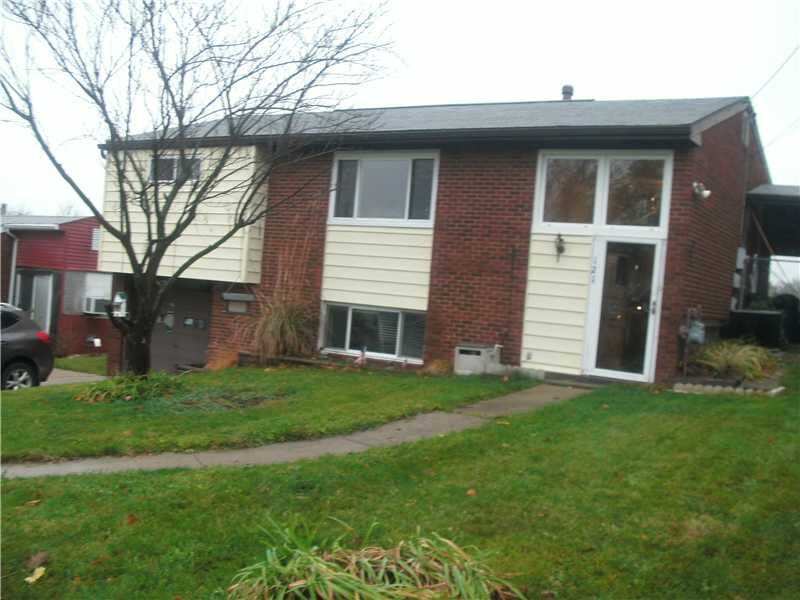 Property Photo:  121 Hereford Road  PA 15071 