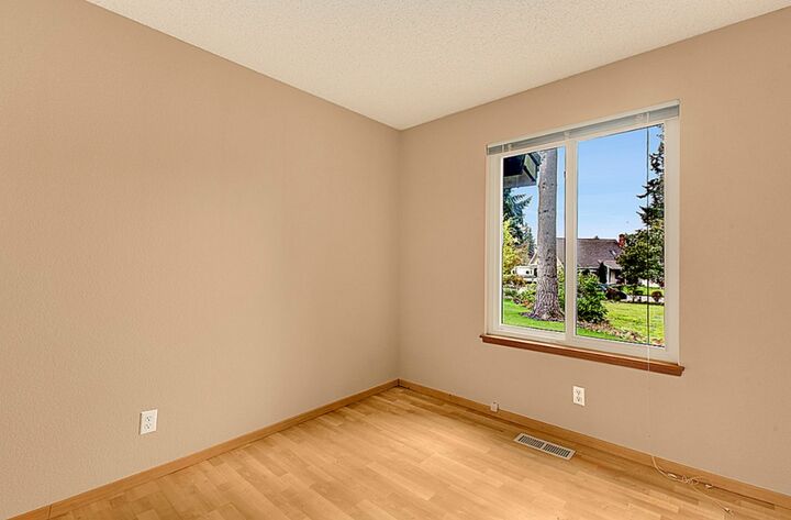 Property Photo:  208 Vashon Ave SE  WA 98059 
