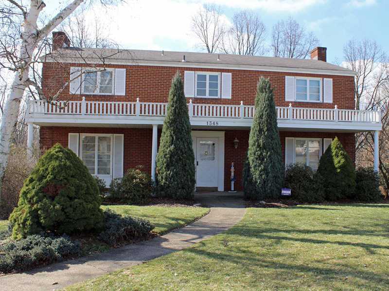 Property Photo:  1348 Knollwood Drive  PA 15146 