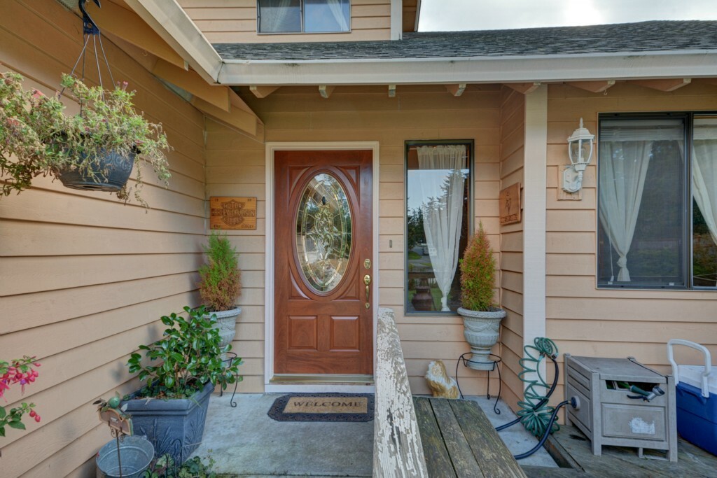 Property Photo:  993 SW 3rd Ave  WA 98277 