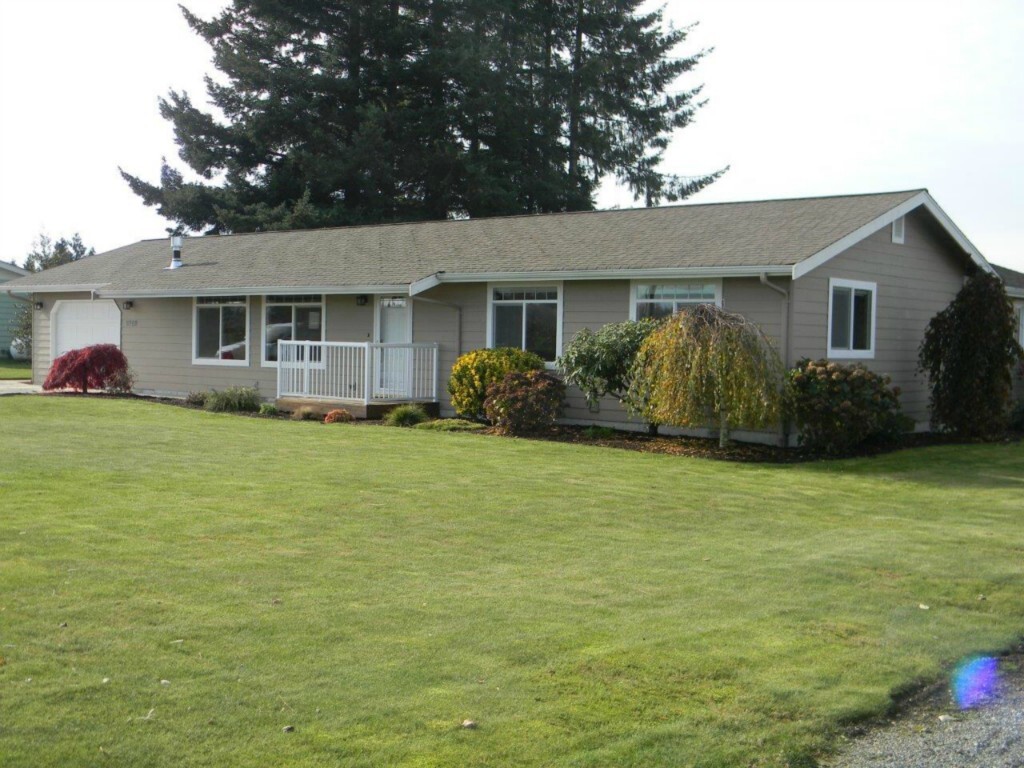 Property Photo: 6769 Northwest Dr WA 98248