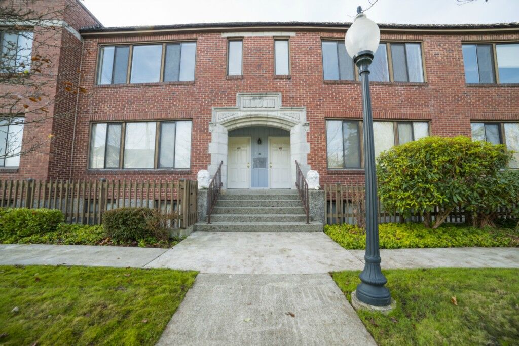 Property Photo:  2120 Highland Ave 203  WA 98201 