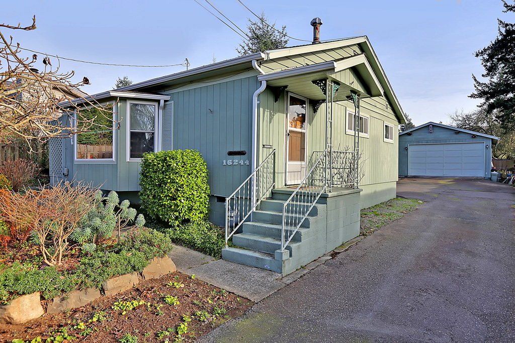 Property Photo:  16244 12 Ave SW  WA 98166 