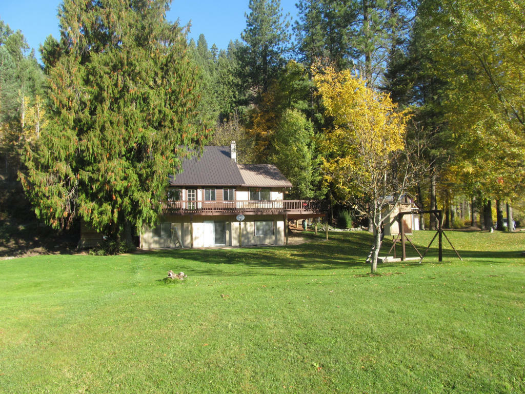 Property Photo:  868 Aladdin Rd  WA 99114 