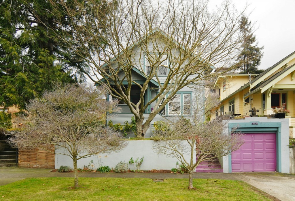 Property Photo:  4212 Greenwood Ave N  WA 98103 