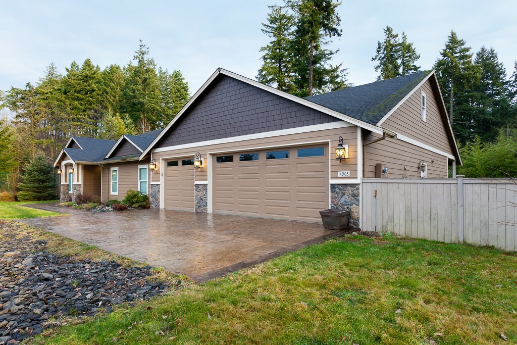 Property Photo:  14903 74th Ave E  WA 98375 