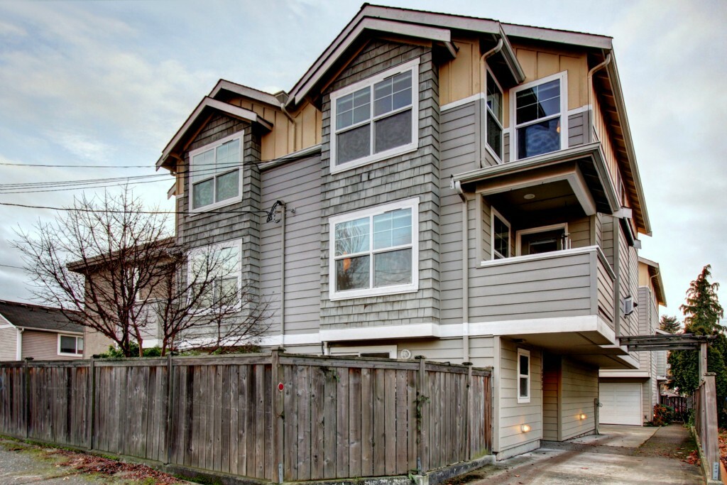 Property Photo:  4006 California Ave SW A  WA 98116 