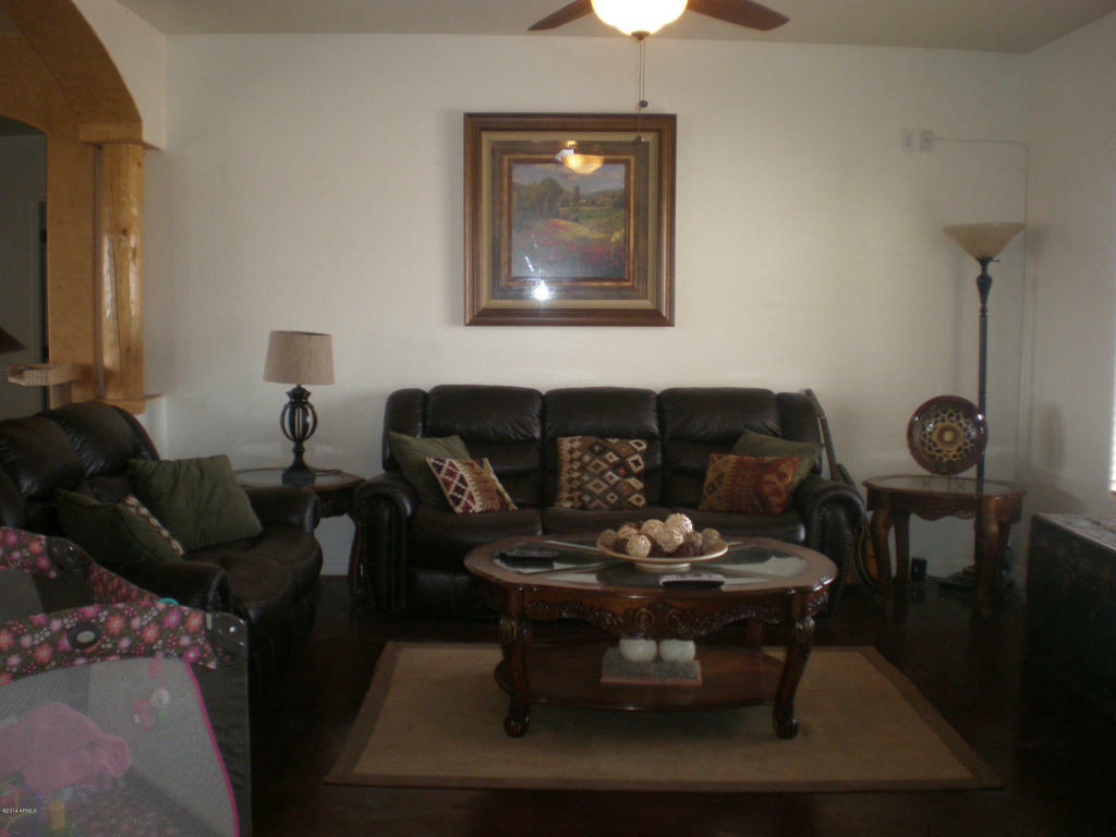 Property Photo:  899 W Silverdale Road  AZ 85143 