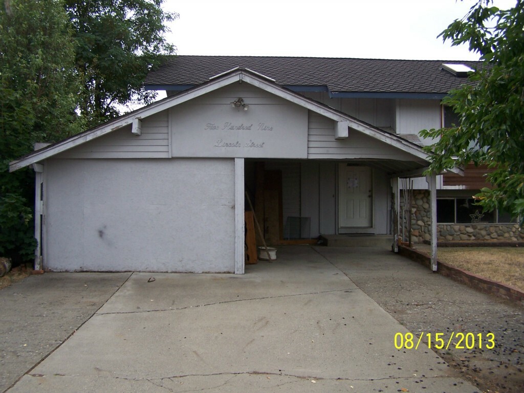 Property Photo:  509 Lincoln Ave  WA 98943 