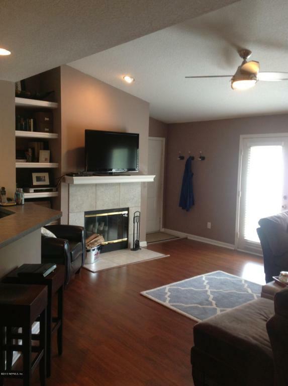 Property Photo: 13715 Richmond Park Drive N 905 FL 32224