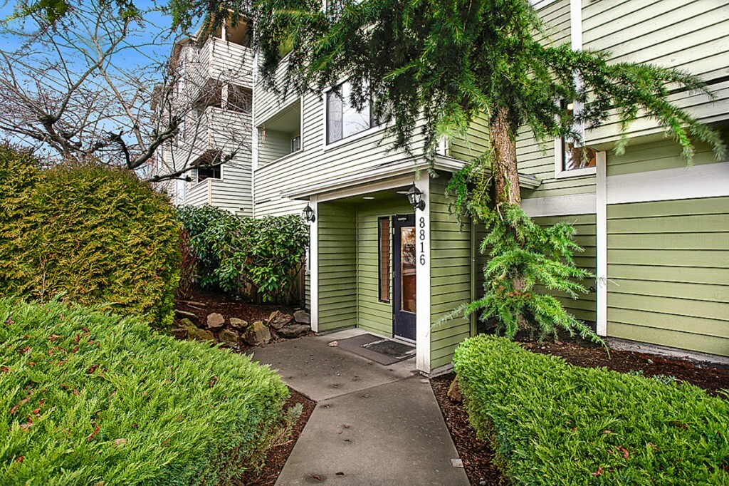 Property Photo: 8816 Nesbit Ave N 305 WA 98103