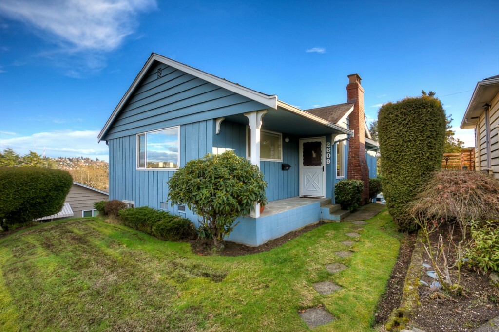 Property Photo:  2609 W Plymouth St  WA 98199 