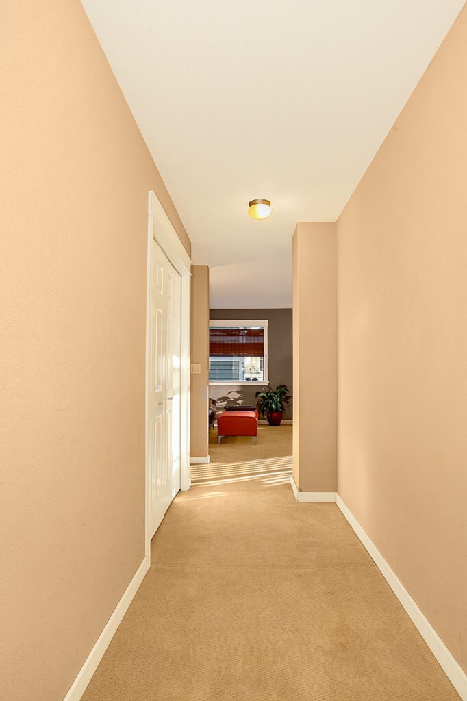 Property Photo: 1122 10th Ave E 202 WA 98102