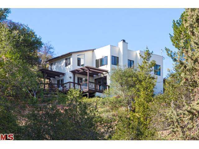 Property Photo: 21154 Hillside Dr CA 90290