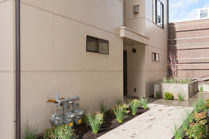 Property Photo: 8913 A Roosevelt Way NE WA 98115