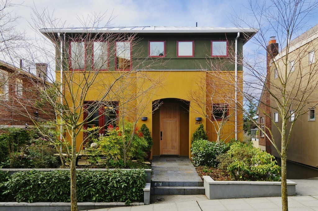 Property Photo: 2541 11th Avenue W WA 98119
