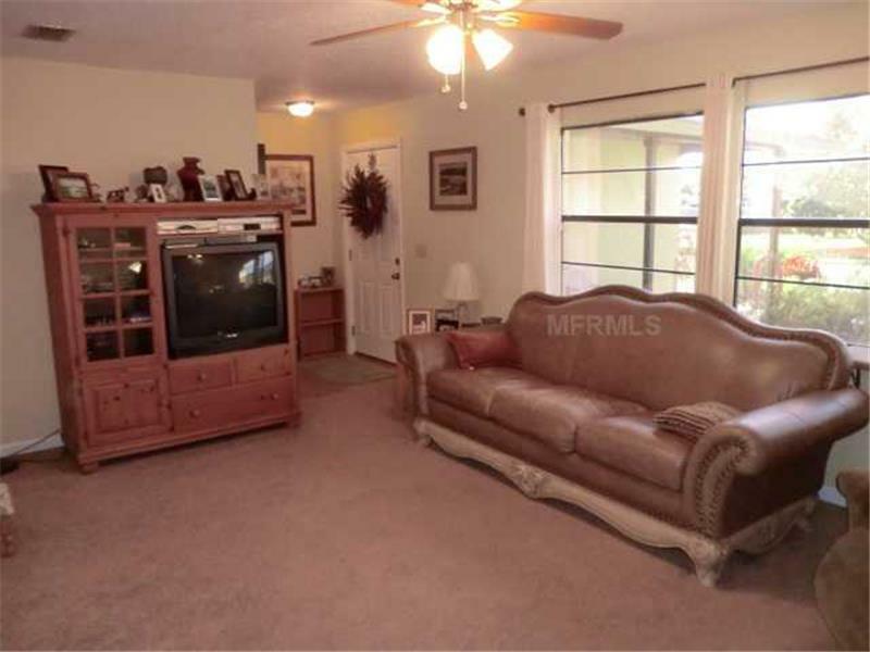 Property Photo:  1404 Robin Court  FL 32750 