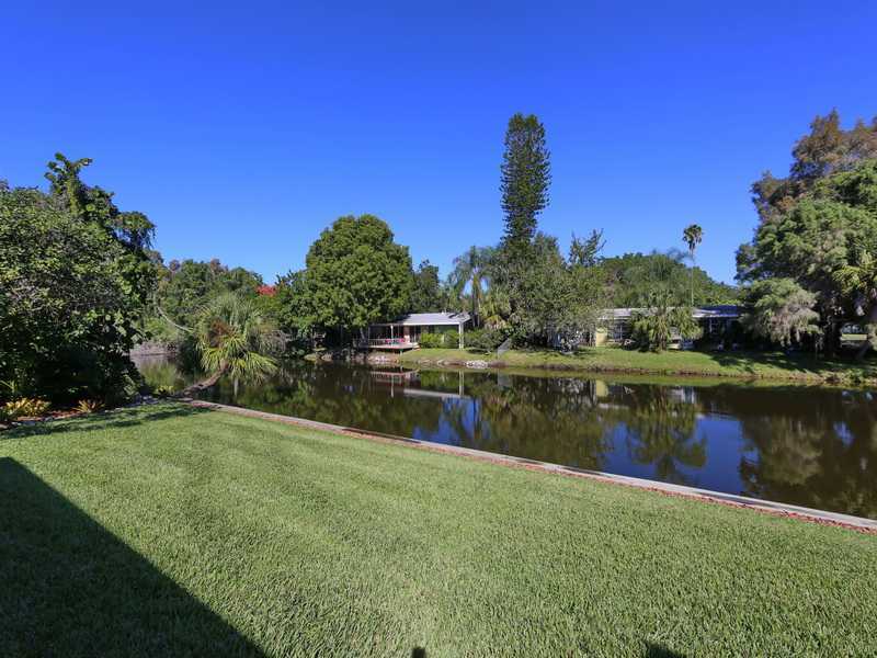 Property Photo:  1719 Shoreland Drive  FL 34239 