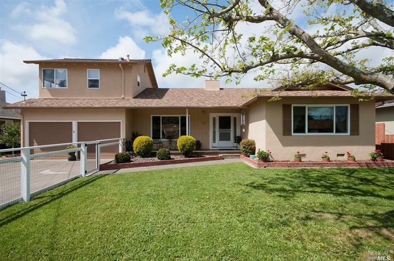 Property Photo: 615 Galerita Way CA 94903
