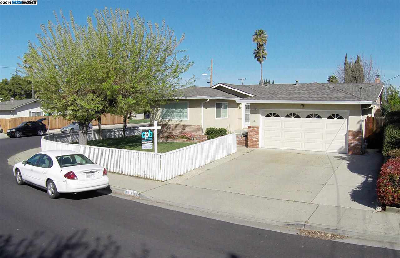 Property Photo:  554 Lorren Way  CA 94550-4033 