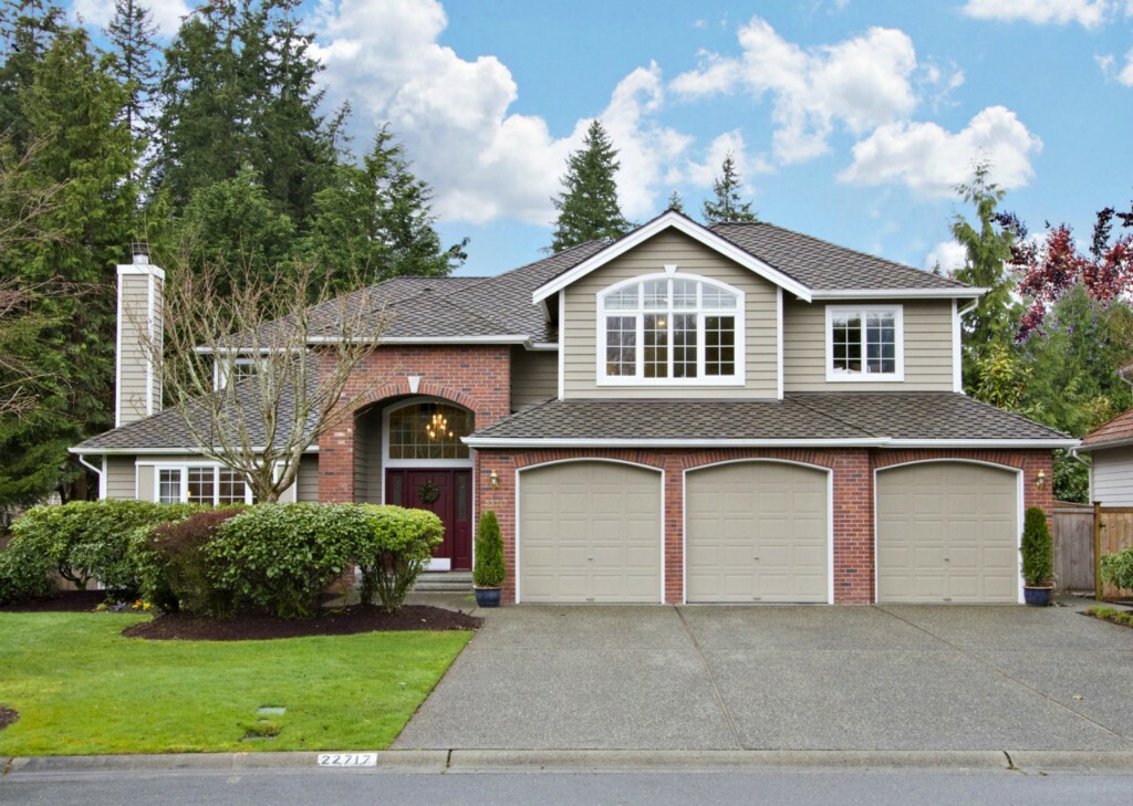 Property Photo:  22717 SE 27th St  WA 98075 