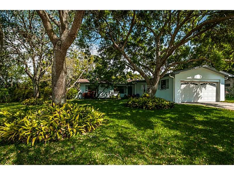 Property Photo: 709 Sparrow Avenue FL 34683