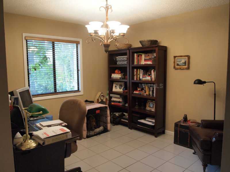 Property Photo:  647 Huntington Avenue  FL 32789 