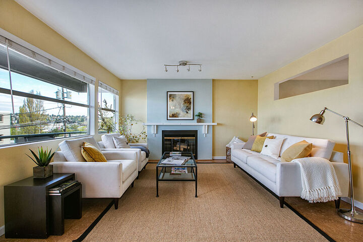 Property Photo: 2829 Franklin Ave E N6 WA 98102