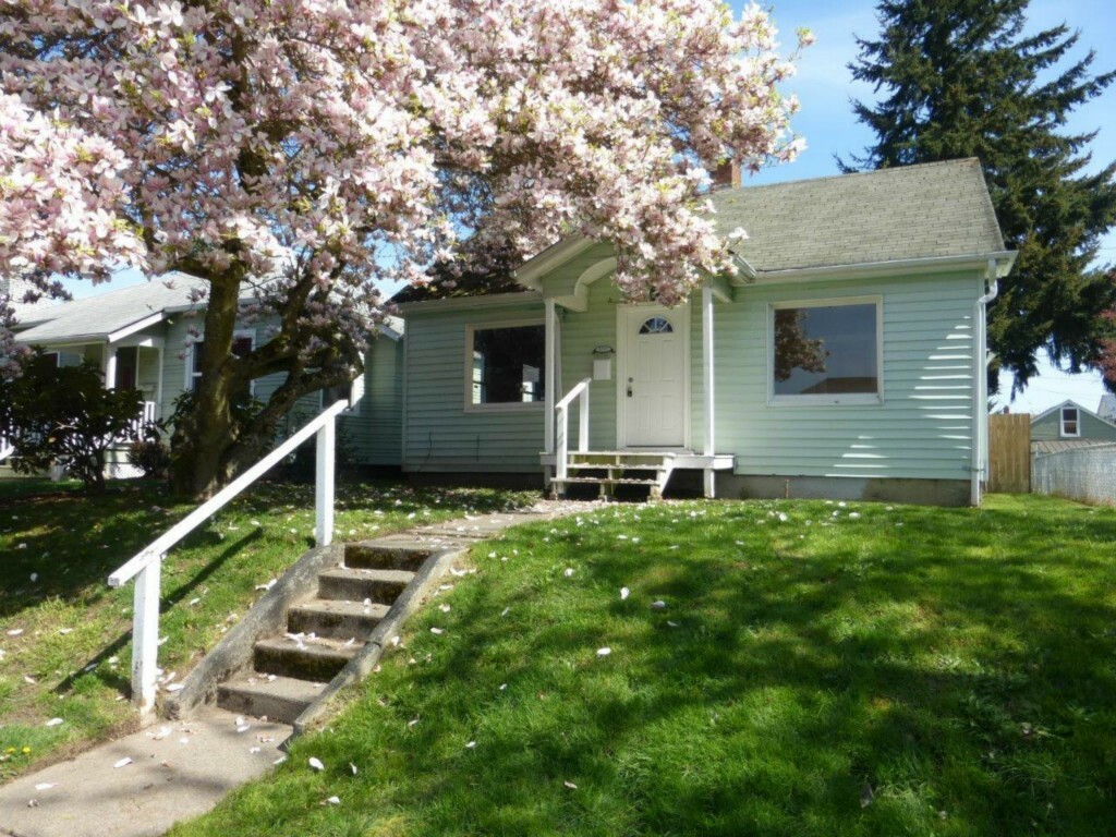 Property Photo:  1737 S Oakes St  WA 98405 