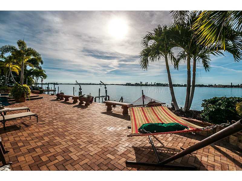 Property Photo: 1912 Dolphin Blvd S FL 33707