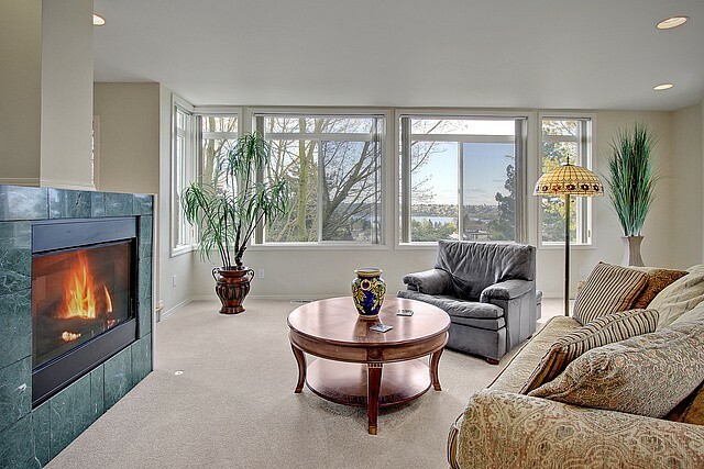 Property Photo:  601 NE 76th St  WA 98115 