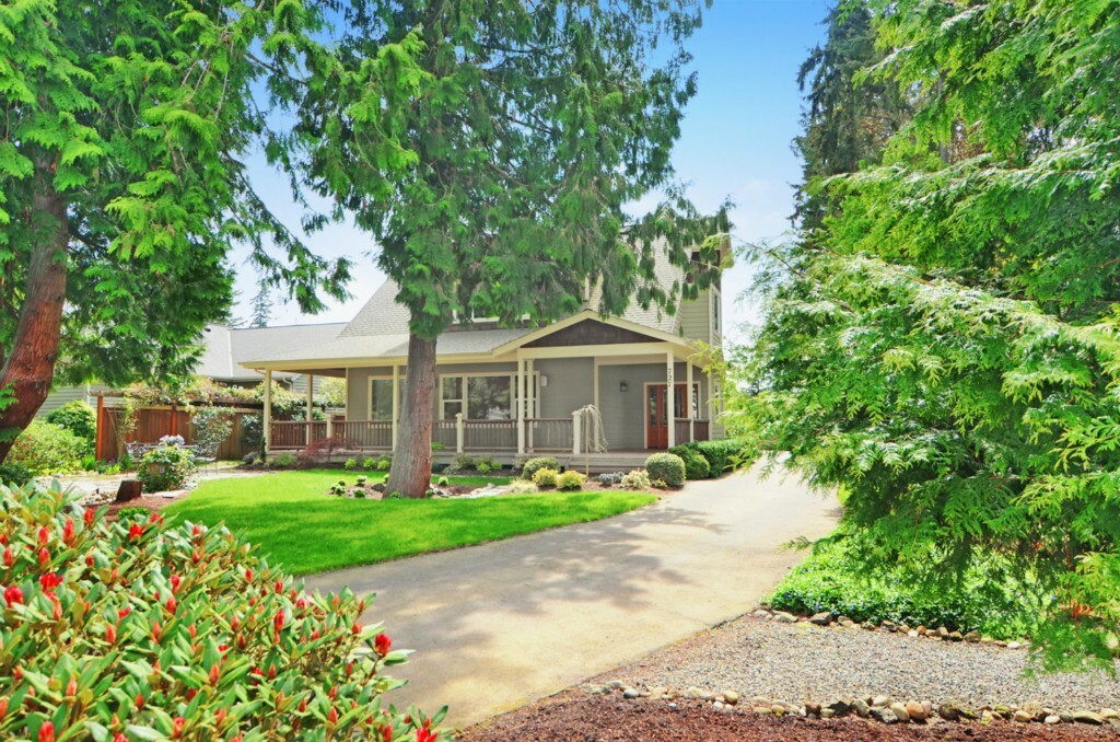 Property Photo: 727 Tiffany Meadows Dr NE WA 98110